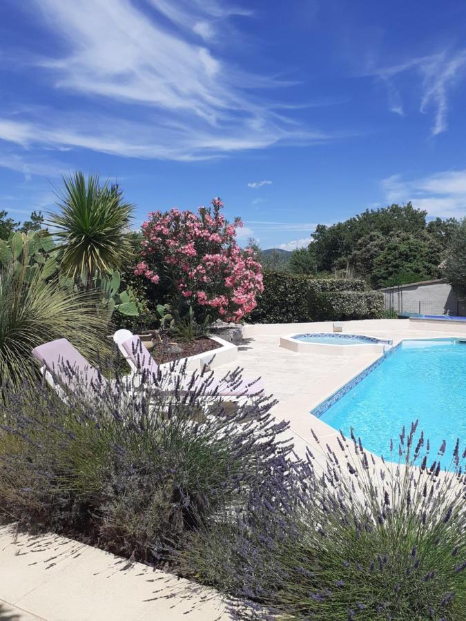 Gite Provencal Independant Avec Piscine Chauffee : Le Suy Bien Flayosc Exteriör bild